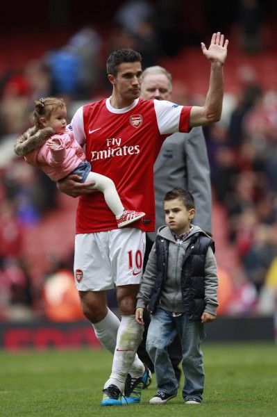 足球欧洲杯训练场出现意外，球员脚踝受伤（欧洲杯训练场突发意外，球员脚踝受伤）