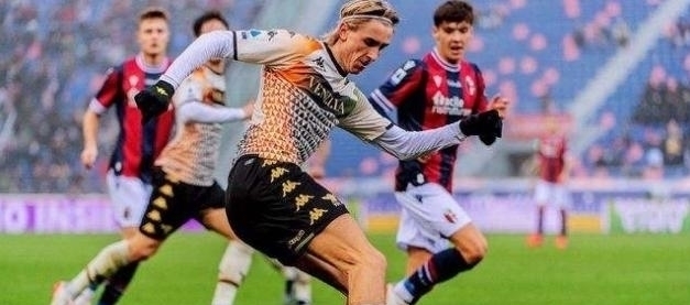 在与新西兰女足的友谊赛中，克尔受邀在一位球迷的孕肚上签名