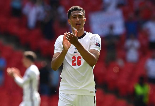 中超：上海海港4-0大胜深圳队