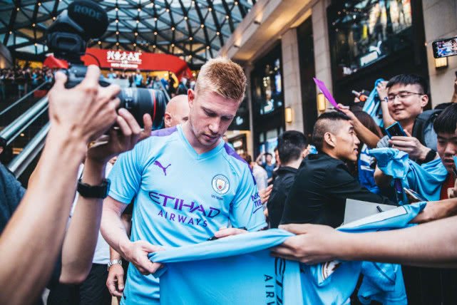 每体：2023年西甲冠军归属确定后，巴萨要求莱万别再进球（每体：2023西甲冠军落定后，巴萨被曝劝莱万别再进球）