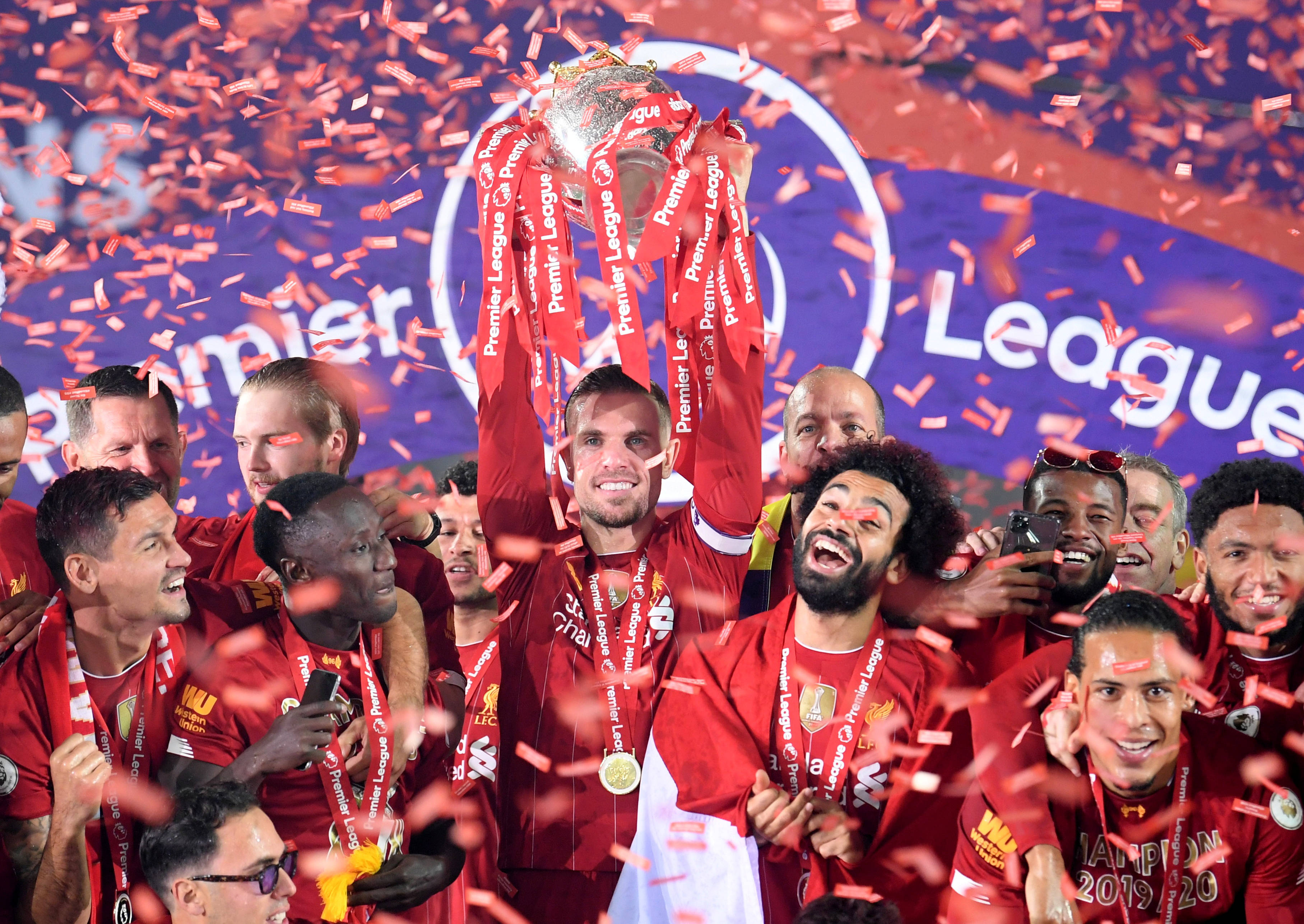 欧冠积分榜：阿森纳继续全胜领跑，拜仁3分之差位列第二（欧冠积分形势：阿森纳保持全胜领跑，拜仁落后3分暂居次席）