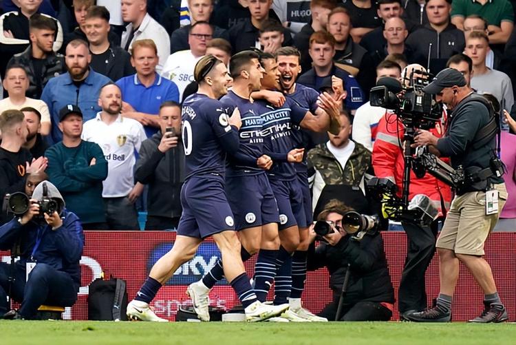 2025欧洲金童奖颁奖典礼：杜埃获得2025年金童奖