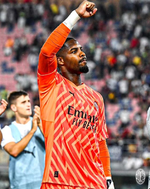 亚当·沃顿希望加盟有欧冠资格的新球队。（亚当·沃顿有意转会至具备欧冠资格的新东家）