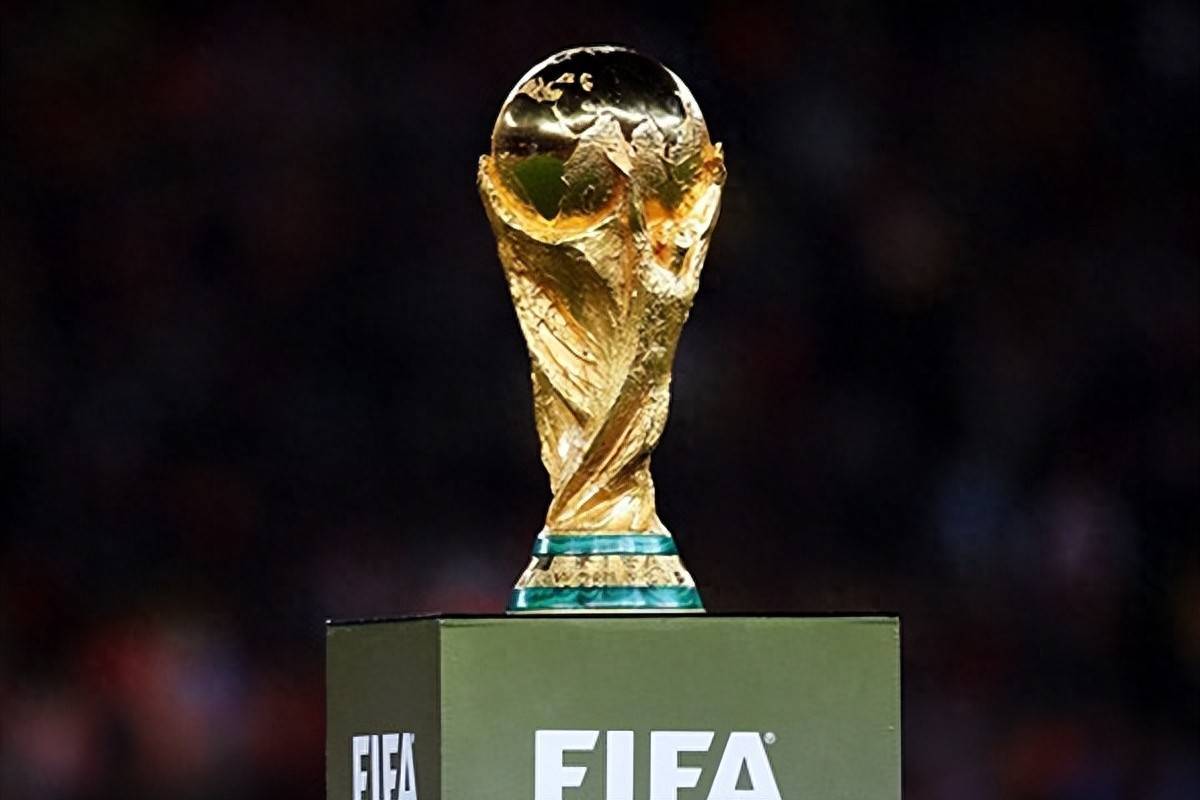 灾难发挥！弗拉门戈门将罗西底线救球险丢球+扑救脱手致丢球（梦游表现！弗拉门戈门将罗西底线回救险送礼+扑救脱手酿失球）