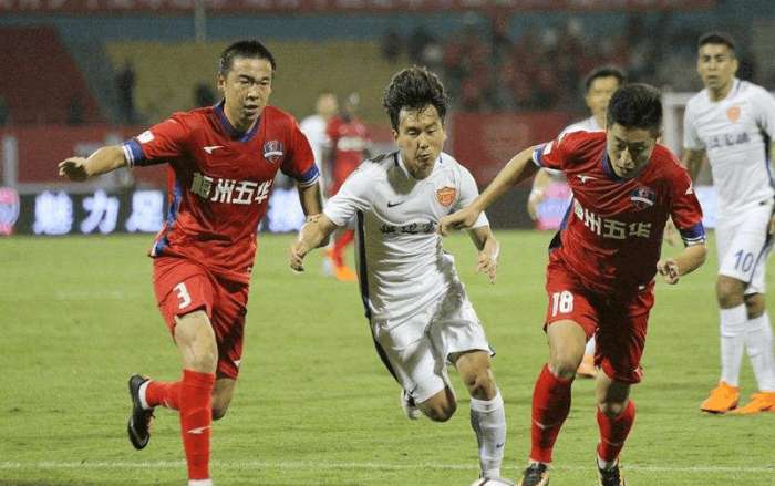 忍不了！球迷刷屏利物浦官方社媒评论区，要求斯洛特下课